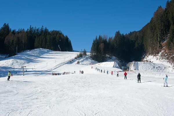 Die Skihütte liegt direkt am Lift